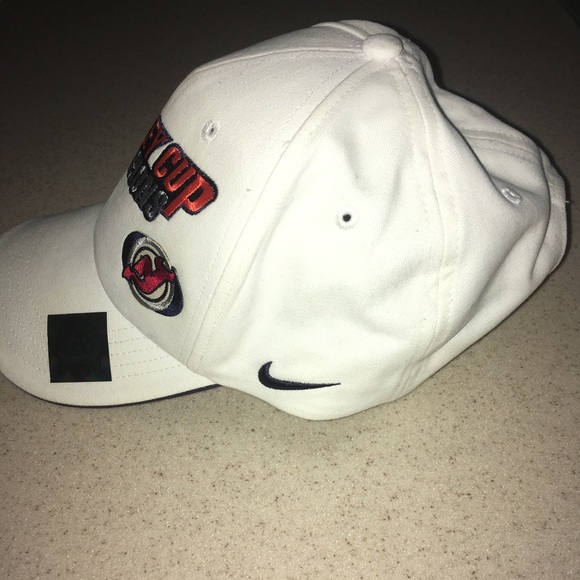 Calling All Hockey Fans! 🏒 Devilishly Good Deal on a Vintage New Jersey Devils - Picture 3 of 4